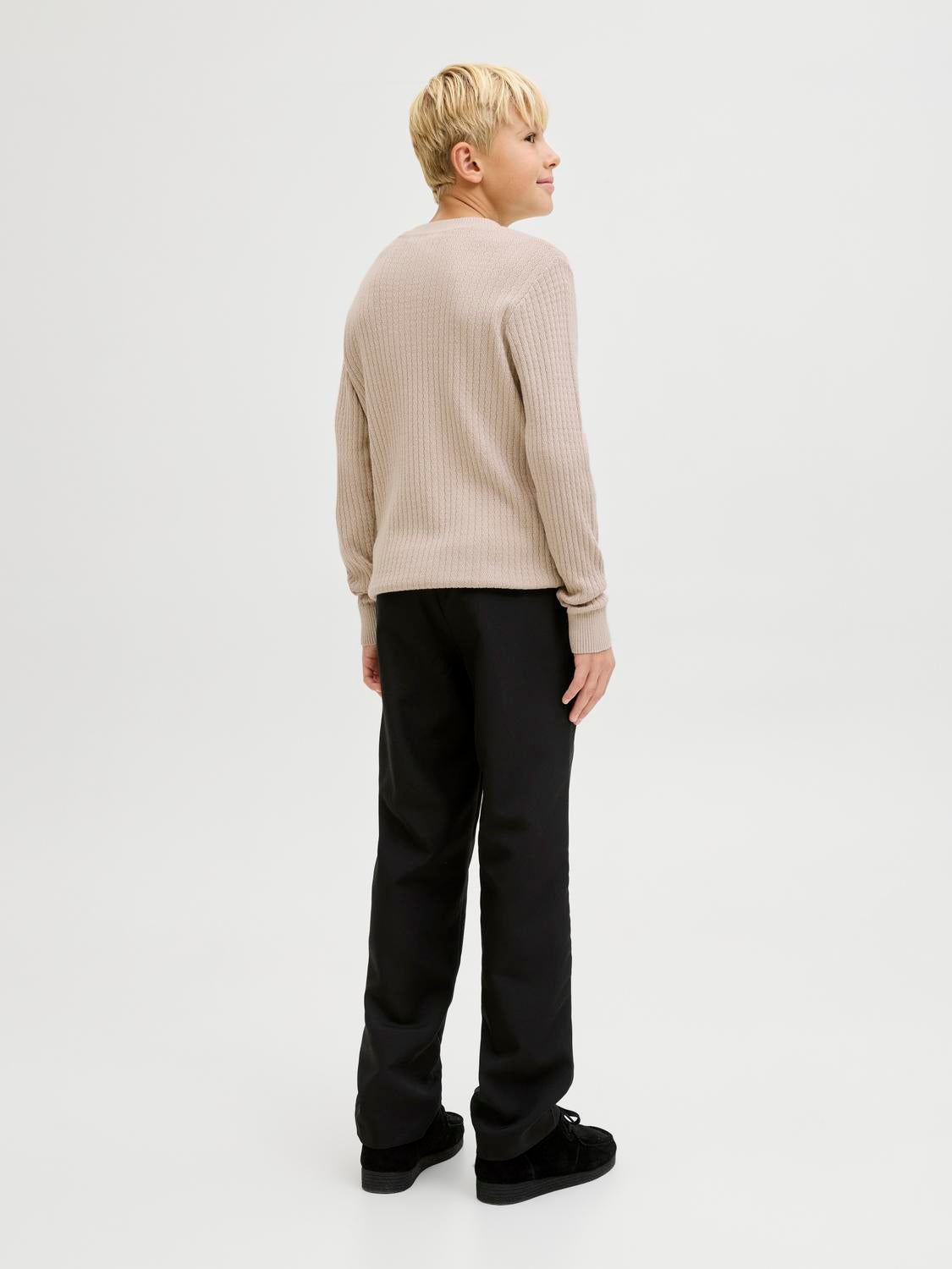 model_shot-back